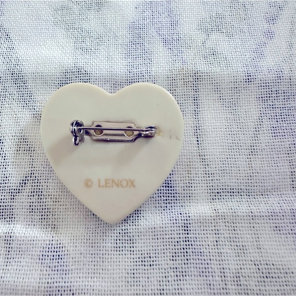 Lenox dove brooch - Picture 2 of 2